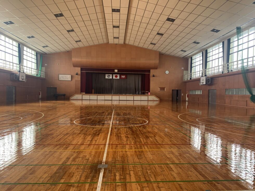 みよし市南部中学校・体育館　床塗装工事